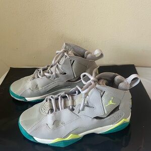 Jordan Kids Sneakers in Gray and Teal